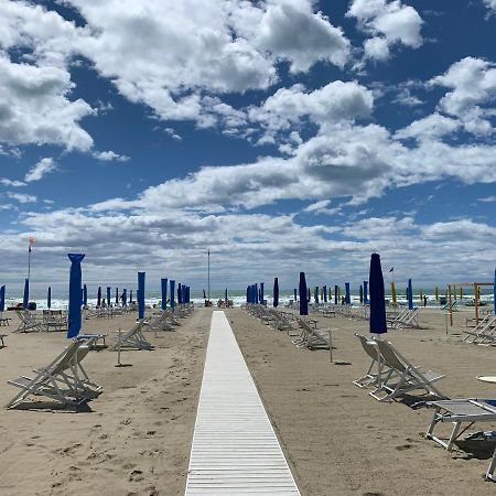 Casa Celeste Apartment Viareggio Luaran gambar