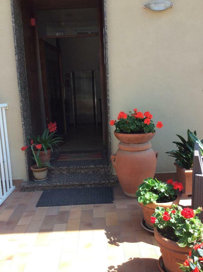 Casa Celeste Apartment Viareggio Luaran gambar